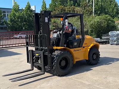 4-Wheel Drive Rough Terrain Forklift 3-4 Tonne